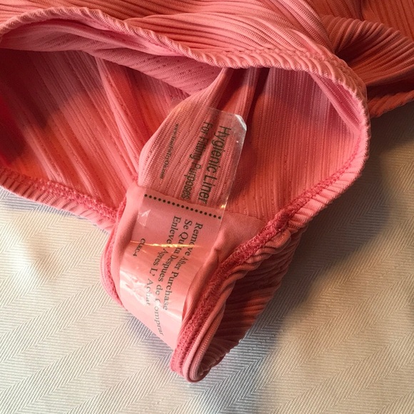 NWT Robin Piccone Coral Swimsuit - Picture 4 of 4